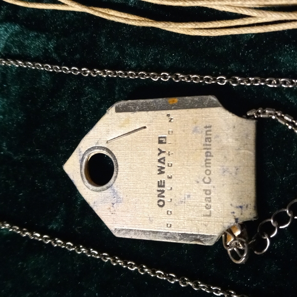 E-22 jewelry lot - Picture 2 of 7